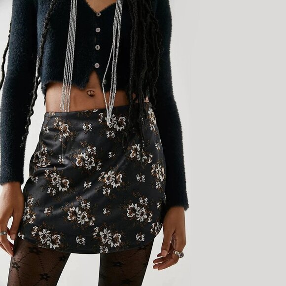 NWT Free People black jacquard floral print satin-like mini skirt, 8 - Picture 4 of 16